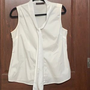 👚 The Limited White Sleeveless Blouse 👚